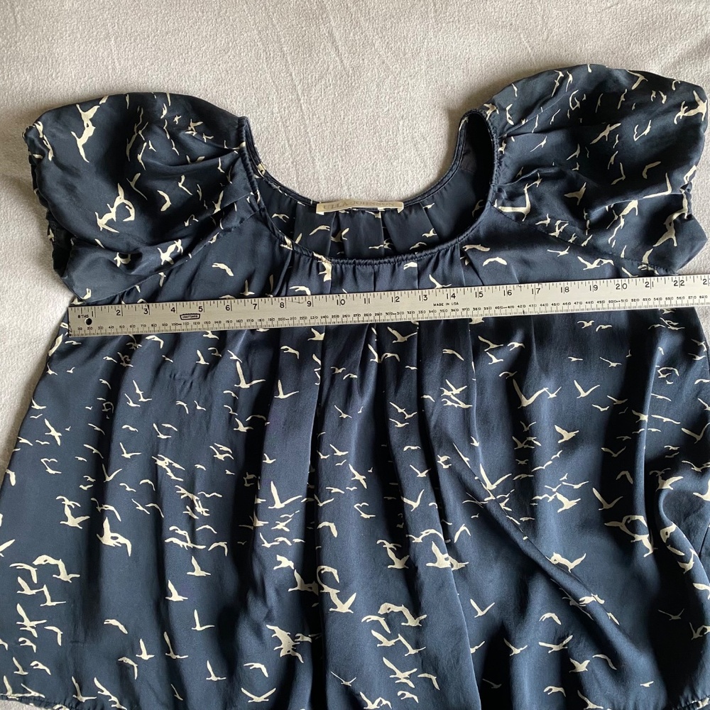 Ulla Johnson navy blue and ivory flock of birds print silk top Size 6 - Picture 9 of 12